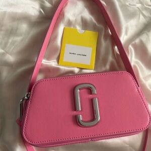 🎉 Marc Jacobs
The Slingshot shoulder bag